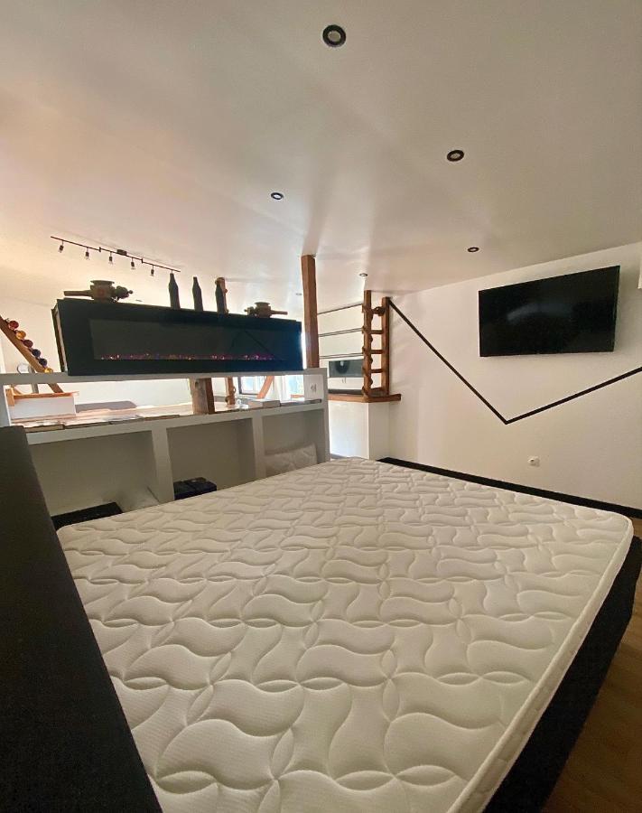 Les 3 E Bed and Breakfast Englebelmer Buitenkant foto