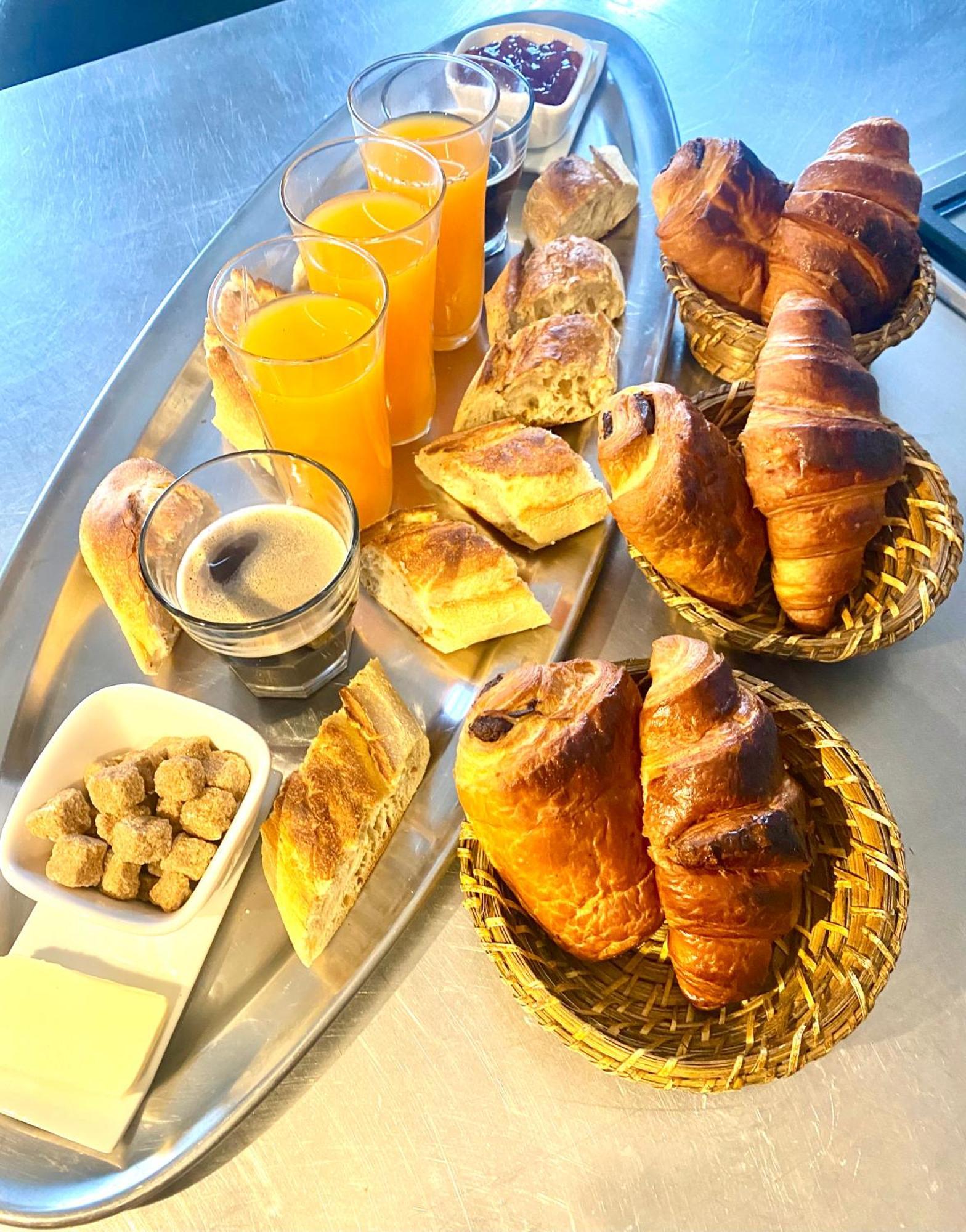 Les 3 E Bed and Breakfast Englebelmer Buitenkant foto