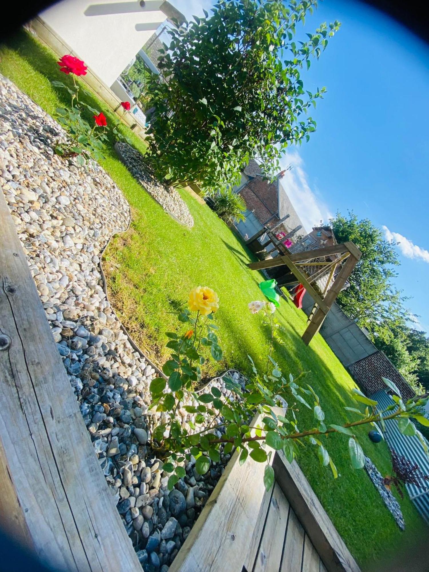Les 3 E Bed and Breakfast Englebelmer Buitenkant foto